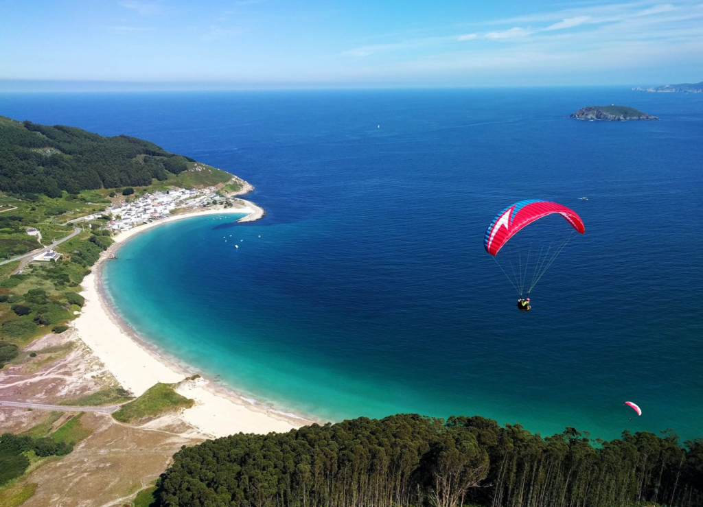 Flying in Paragliding over the Cape of Estaca de Bares, Galicia (Image: http://www.clubparapenteferrol.com )